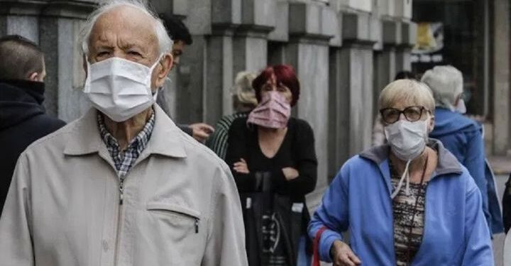 Las jubilaciones aumentan 8% desde el lunes y el Gobierno analiza sumar un bono