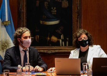 Anuncian el inicio de la campaña de vacunación contra el coronavirus para los docentes