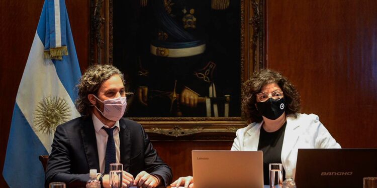 Anuncian el inicio de la campaña de vacunación contra el coronavirus para los docentes