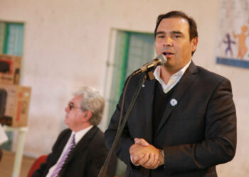 Gustavo Valdés lidera el ranking de los gobernadores con mejor imagen