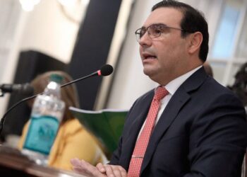 Valdés cierra marzo como segundo gobernador con mejor imagen