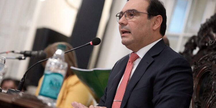 Valdés cierra marzo como segundo gobernador con mejor imagen