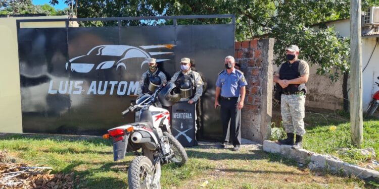 Corrientes: incautaron drogas y armas en un local de venta de autos