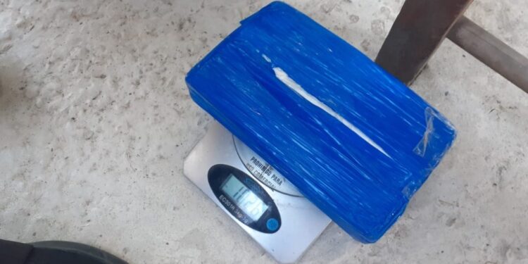 Corrientes: incautaron drogas y armas en un local de venta de autos