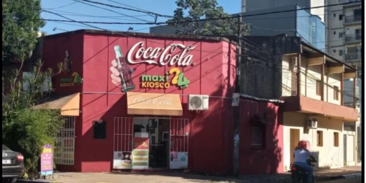 Corrientes: empleado de un kiosco evitó un asalto a mano armada usando un escurridor