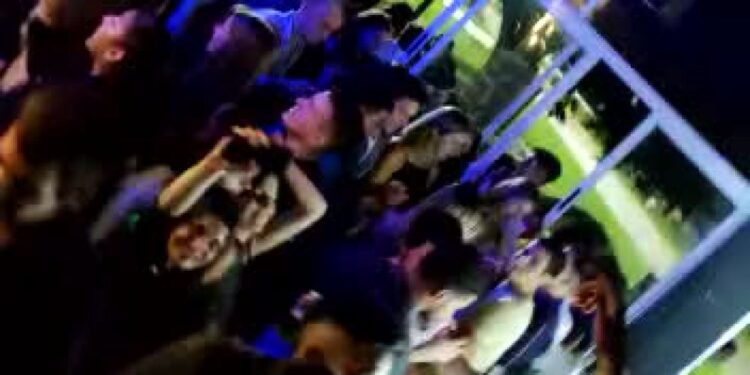 Escándalo en Esquina por una nueva multitudinaria fiesta en un bar de la Costanera