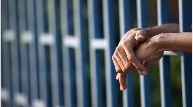 Por demorado con Covid aislaron una guardia de una Comisaría