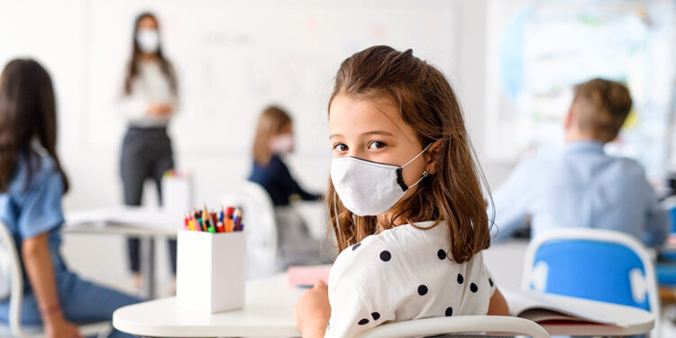 Educación: Nación analiza adelantar las vacaciones de invierno