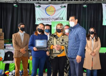 Valdés entregó notebooks, tablets e inauguró obras pluviales en Curuzú Cuatiá