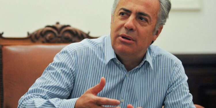 Alfredo Cornejo continúa internado y con oxígeno por un cuadro de covid-19