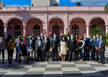 Valdés recibió el documento con las propuestas del Plan Económico