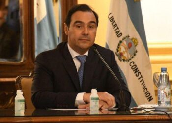 Valdés anunció que las medidas sanitarias se extienden por una semana más