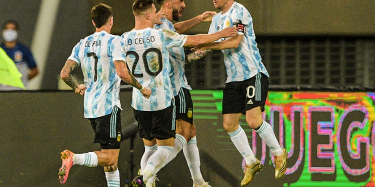 Pese al golazo de Leo, Argentina empató con Chile