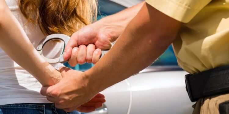 Una mujer usó su auto durante meses con los cadáveres de sus sobrinos