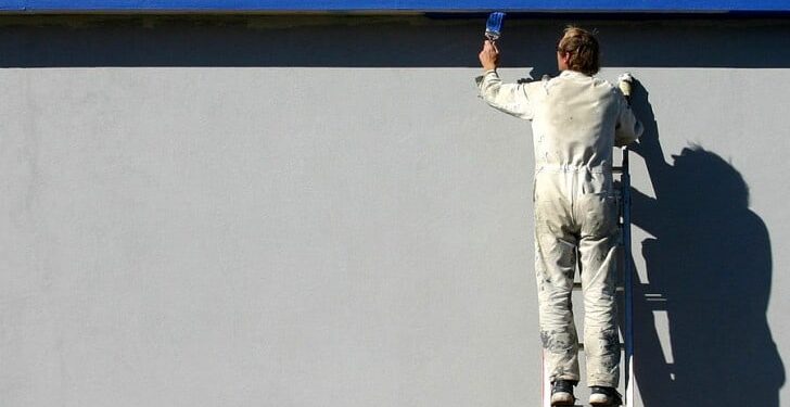 Corrientes: estaba pintando en una escuela, cayó y sufrió lesiones