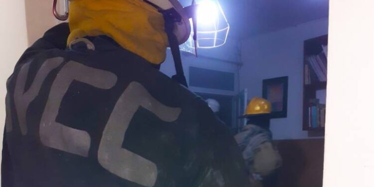 Corrientes: Tiró un cigarrillo por un balcón y casi incendia un departamento