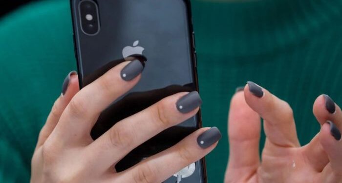 La Aduana subastará iPhones y Macbooks ¿cómo participar?