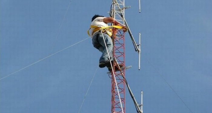 Bella Vista: Operario cayó desde la antena de una radio y murió en el acto