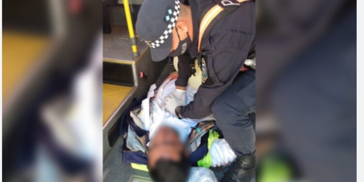 Efectivos reanimaron a un hombre que se descompensó en el colectivo Chaco-Corrientes