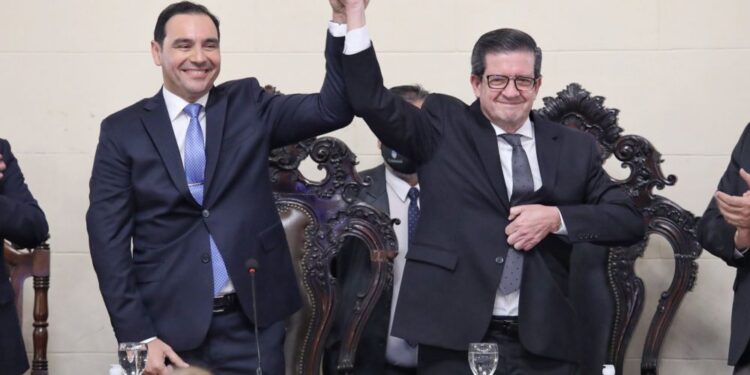 Gustavo Valdés inició su segundo mandato como gobernador de la provincia junto a Braillard Poccard