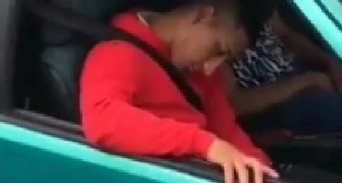 Dos policías conducían ebrios, pararon en la ruta y se durmieron