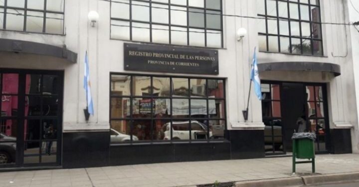 Corrientes: La contrataron en Italia pero no puede viajar por un error del Registro Civil