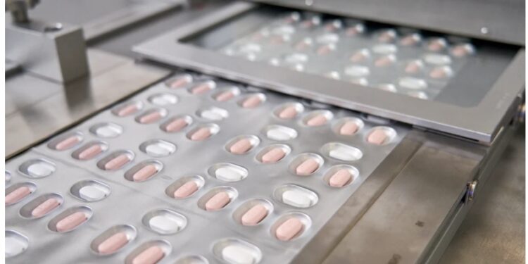 EEUU autorizó la primera píldora contra el COVID-19: es de Pfizer y puede tomarse en casa