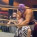 Estados Unidos: un luchador apuñaló en la cabeza al árbitro con un pico en plena pelea