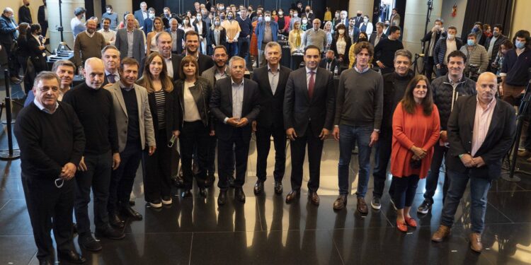 Valdés se reunirá con referentes de Juntos por el Cambio