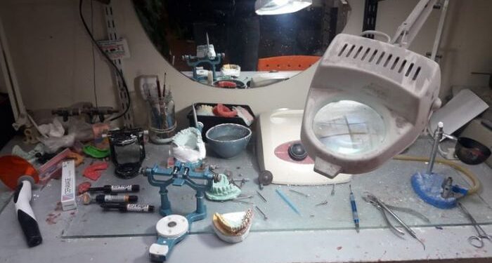 Detienen falso cirujano: operaba con perros en el quirófano