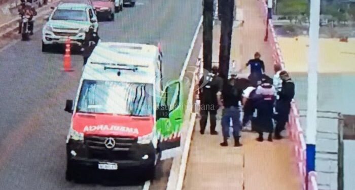 La Policía evitó que un hombre se arroje desde el Puente Belgrano
