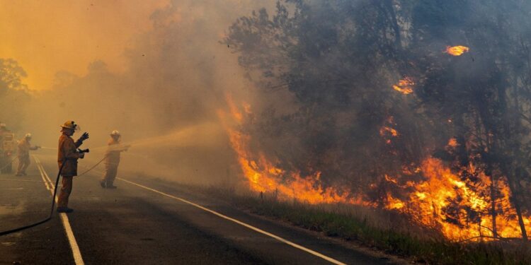 Un intendente correntino donó su primer sueldo a los bomberos