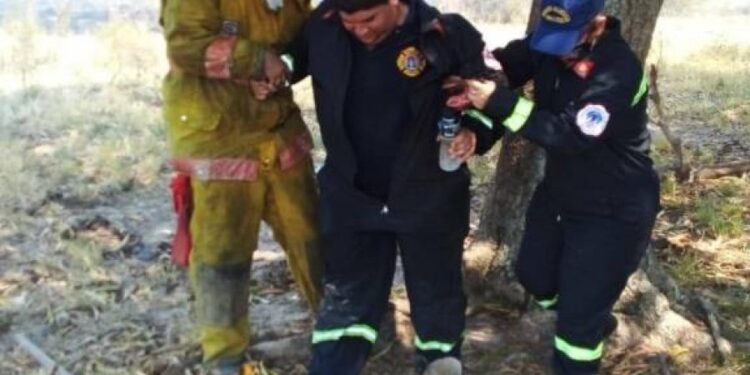 Dos bomberos heridos en el incendio de un paraje de Corrientes