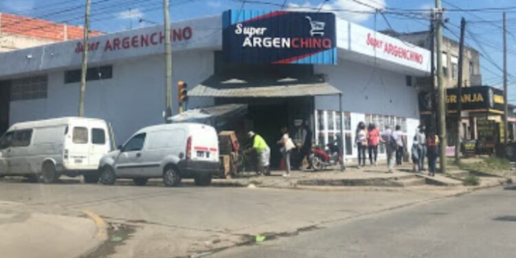Un supermercadista chino mató a un ladrón encapuchado: era el carnicero de su comercio