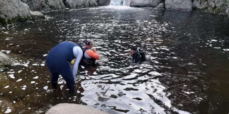 Córdoba: un turista cayó a un arroyo, se golpeó la cabeza y murió
