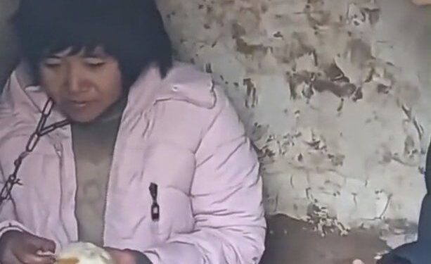 Rescatan a una mujer que vivía encadenada a una pared