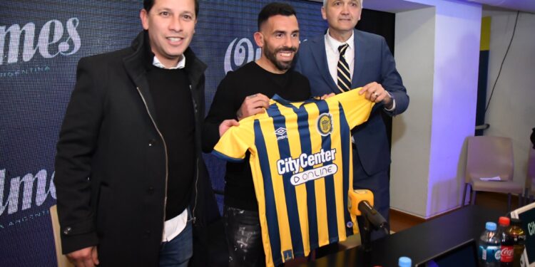 Carlos Tevez tuvo su primera práctica y es presentado como DT de Rosario Central