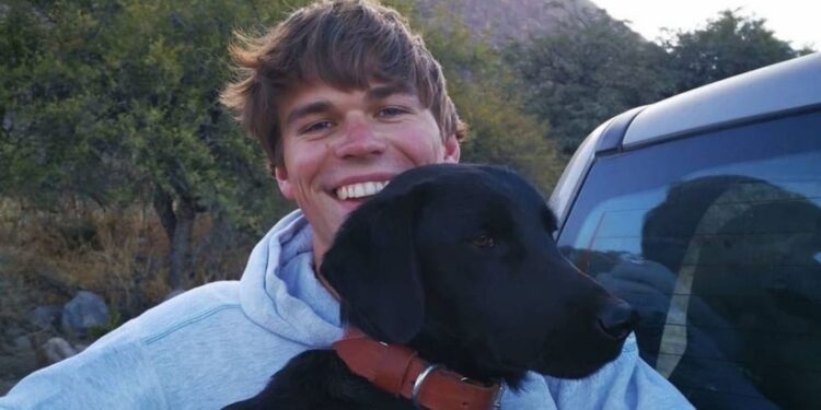 Una pareja alemana rescató a un perro abandonado en Salta y ahora viajarán a Frankfurt con él