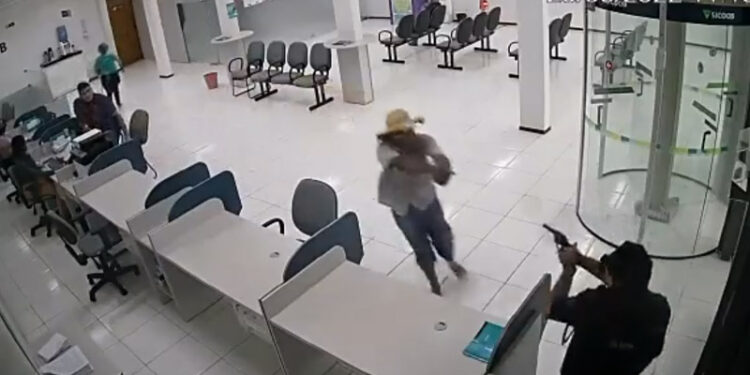 Brasil: Ladrón murió desangrado al intentar robar un banco