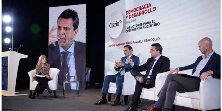 En encuentro de Clarín, Valdés reclamó una mirada federal para el Nea