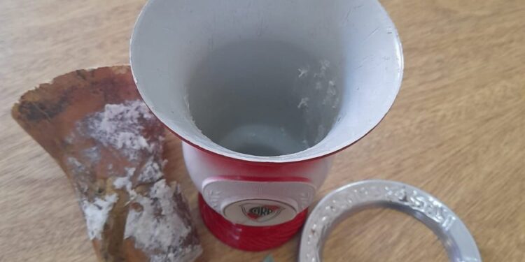 Una mujer quiso pasar droga para un preso dentro de un mate