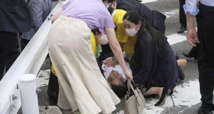 El video que muestra el momento exacto en el que le dispararon al exprimer ministro de Japón