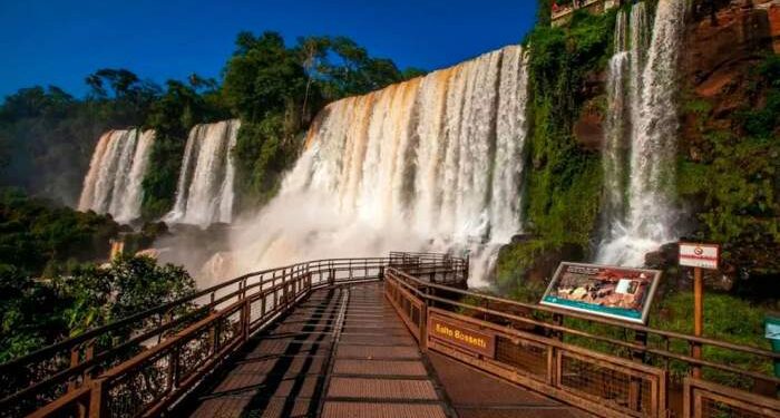 Hallaron un cuerpo en Foz de Iguazú: investigan si es el hombre que se cayó