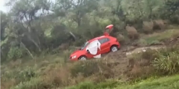 Itatí: un auto volcó y dos personas terminaron en el hospital