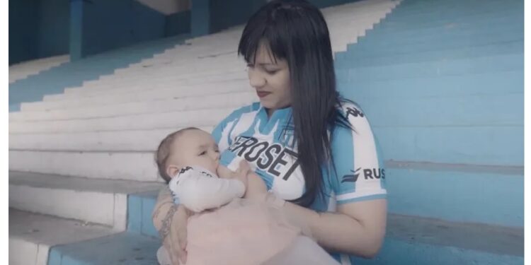 Racing lanzará un novedoso modelo de camisetas diseñadas para amamantar en la cancha