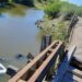 Mercedes: colapsó un puente bailey y un camión cayó a un arroyo