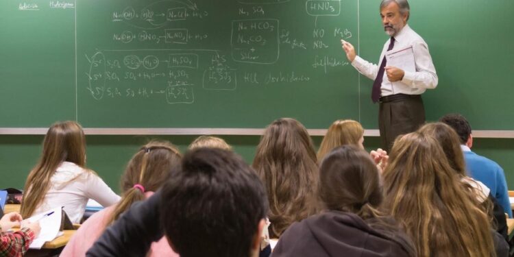 Escándalo en Corrientes: Iniciarán una investigación por títulos docentes truchos