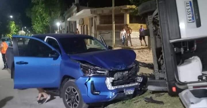 Esquina: chocaron una camioneta y una ambulancia