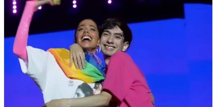 Tini Stoessel invitó a un fan a subir al escenario y ¡mirá lo que pasó