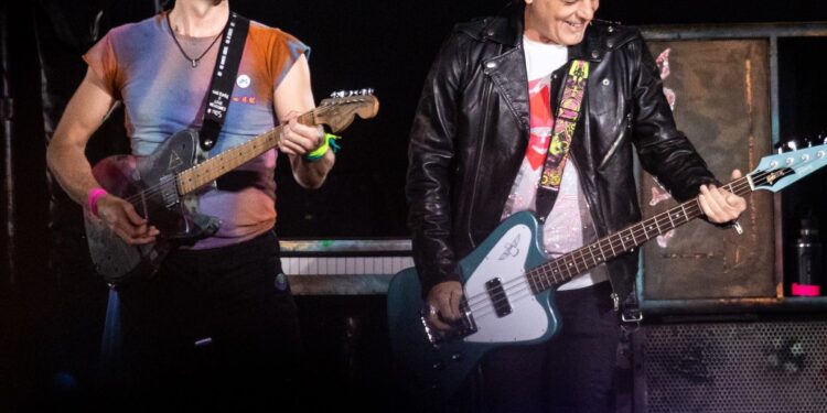 Chris Martin se tatuó “Gracias Totales” tras su paso por Argentina